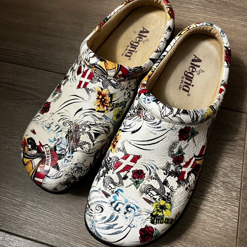 Alegria Kayla Slip-on Leather Clog Sz 39 White Multi Boho Print